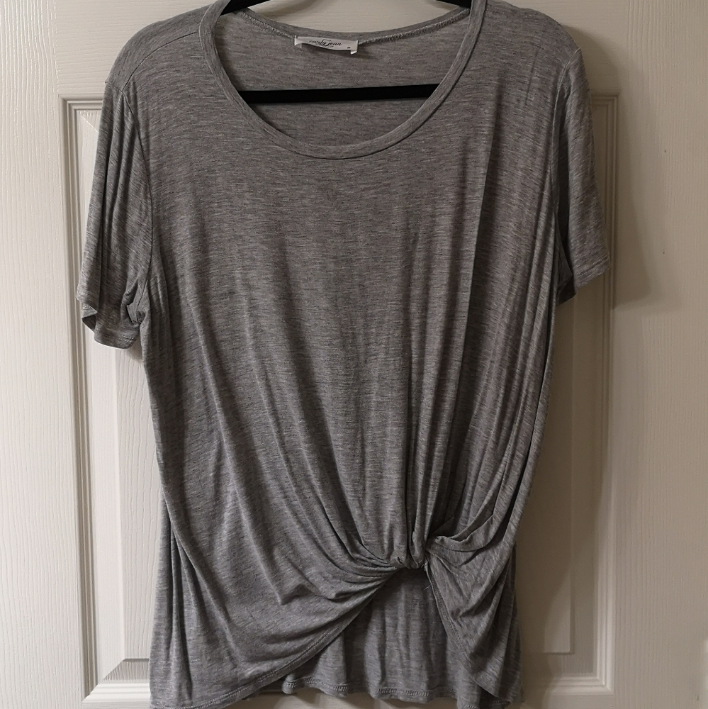 Carly Jean Los Angeles Gray Short Sleeve Tee